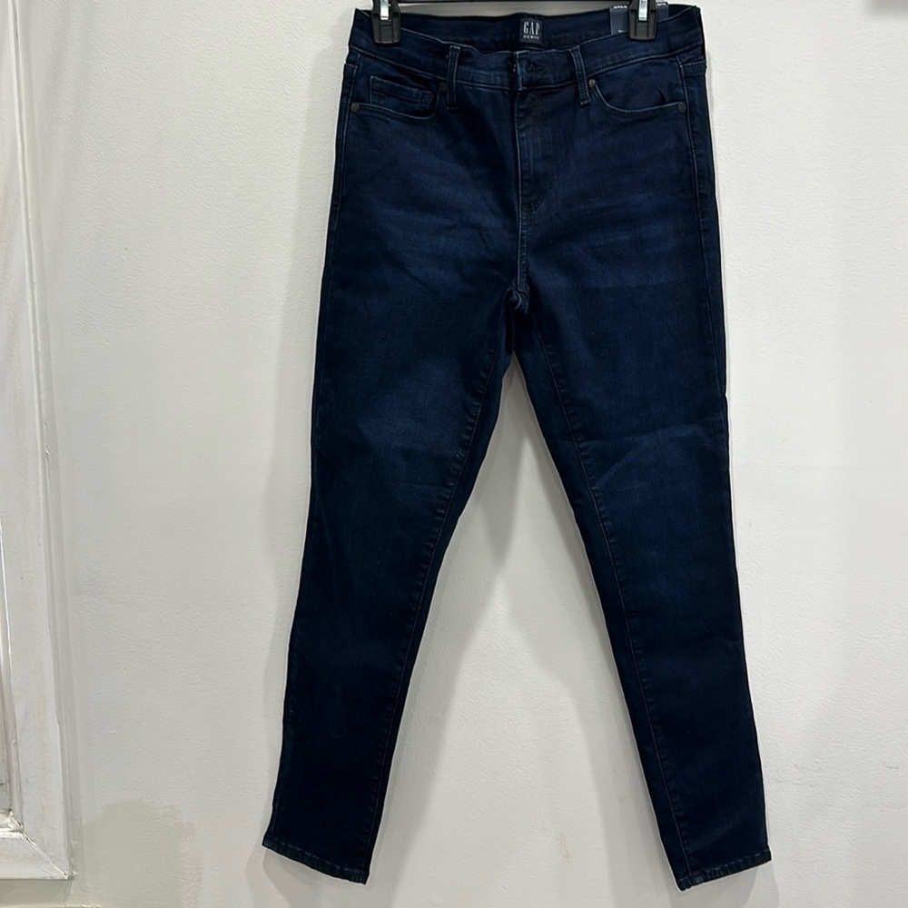 Cute and Comfortable Judy blue jeans.  
Special gift. 1 face mask